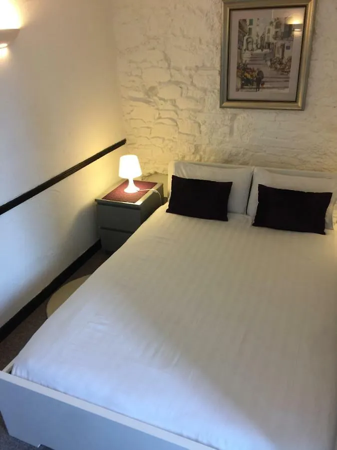 Au Bon Accueil Bed and Breakfast Saint-Marcan 2*,