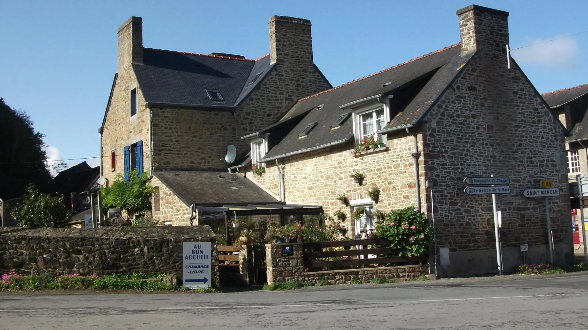 Au Bon Accueil Bed and Breakfast Saint-Marcan
