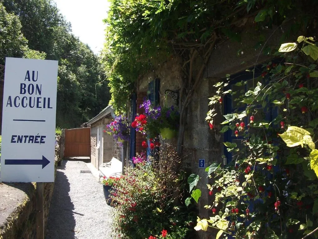 Au Bon Accueil Bed and Breakfast Saint-Marcan 2*,
