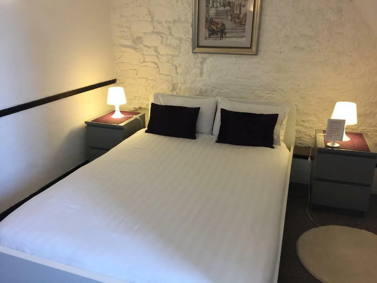 Au Bon Accueil Bed and Breakfast Saint-Marcan 2*,  Frankrig
